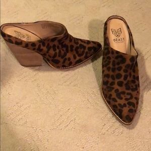 Suede leopard print point toe mules